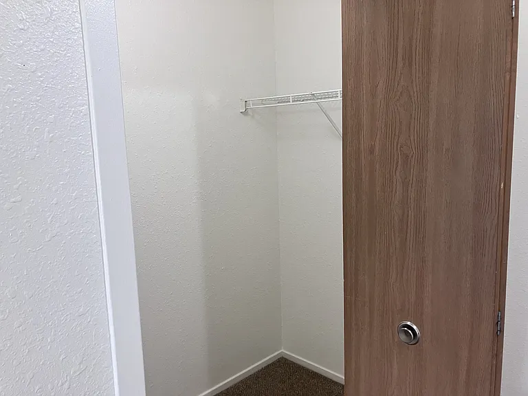Windsor Place Apartments — Photo 79