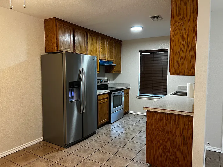 807 W Lamar St #A — Photo 6