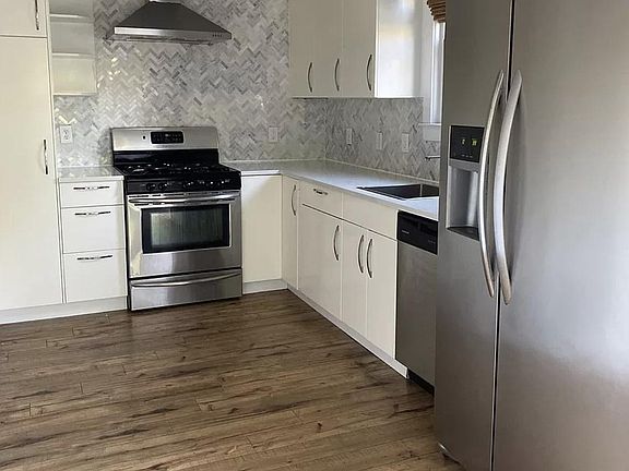Kitchen with all new/modern appliances
