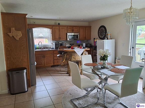 2nd image of 553 Charlemagne Blvd