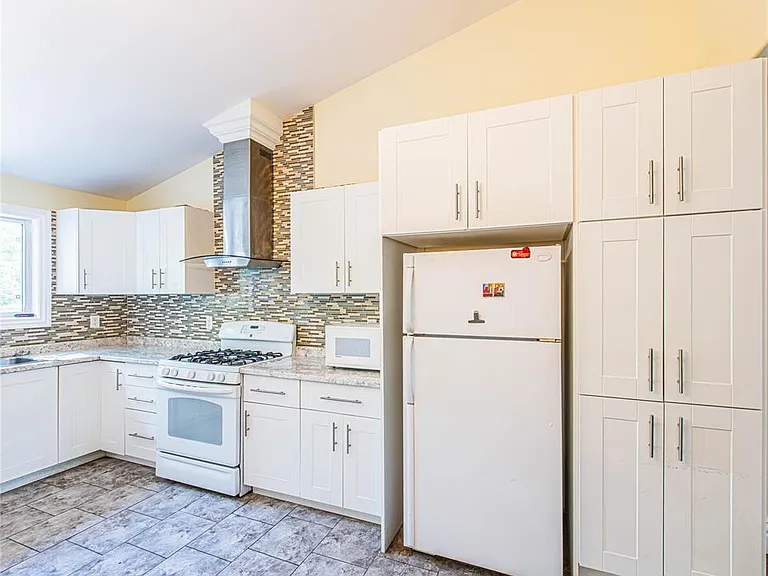 493 Wellington Ave #UPPER — Photo 12