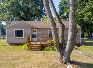 5693 Crescent Rd, Waterford, MI 48327