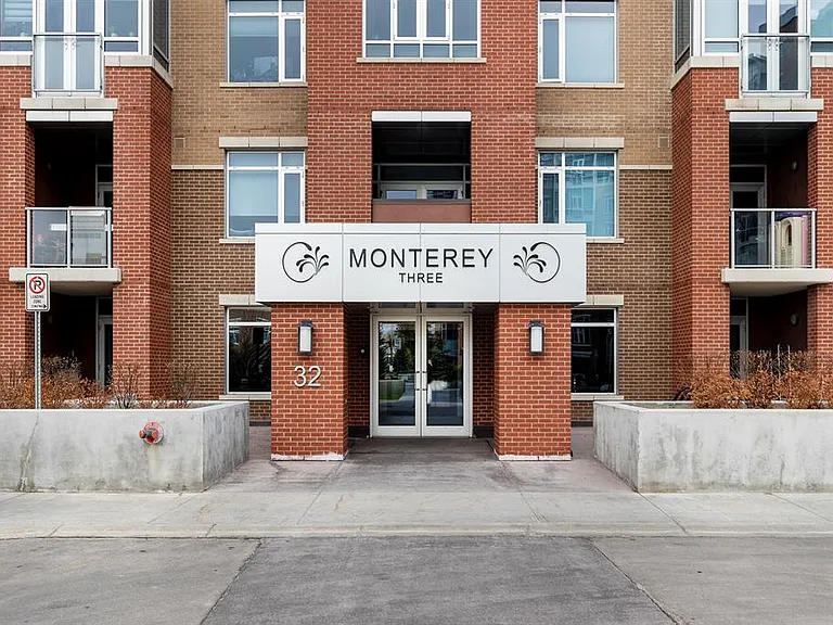 32 Varsity Estates Cir NW #102 — Photo 4