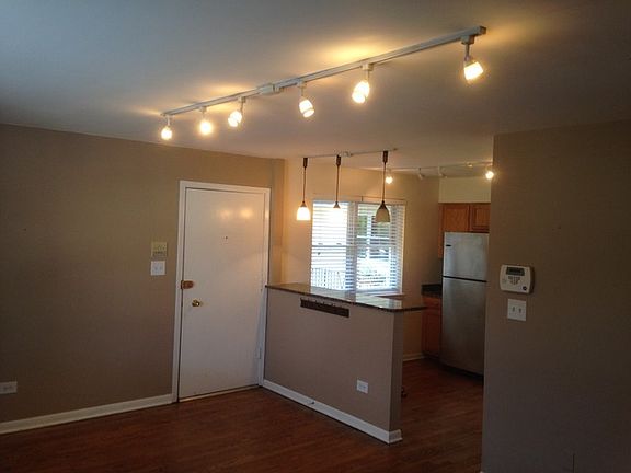 3rd image of 4056 N California Ave APT 2E