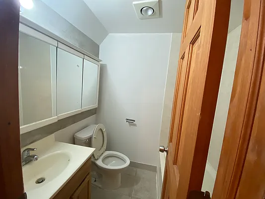 Rented by Batra Group Inc | media 16