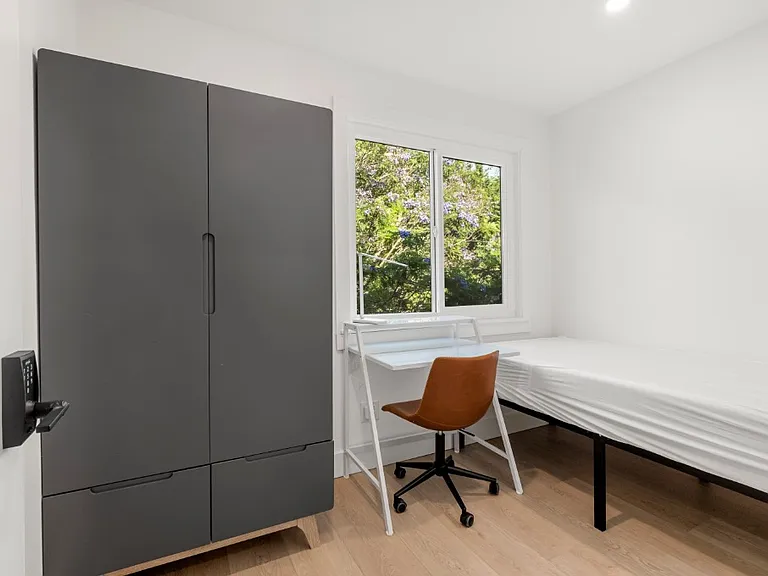 Single Bedroom Single Bedroom