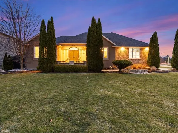 8152 Westminster Dr, Niagara Falls, ON L2H 2Y8