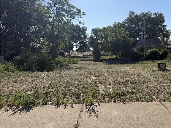 3rd image of 816 Elm St