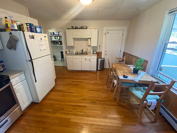 4th image of 279 Pearl St #R