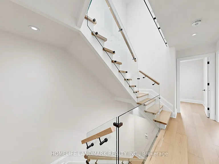 750 Glengrove Ave W #B — Photo 15