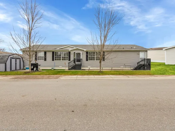 59455 Bart Ln, Lenox, MI 48048