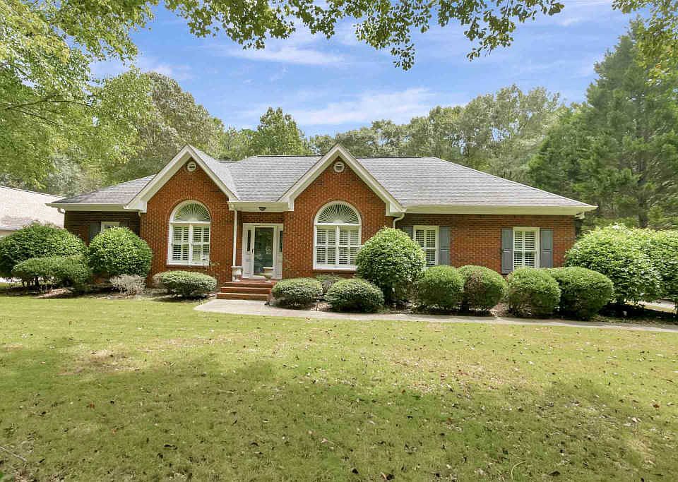 1st image of 225 Lakewood Dr