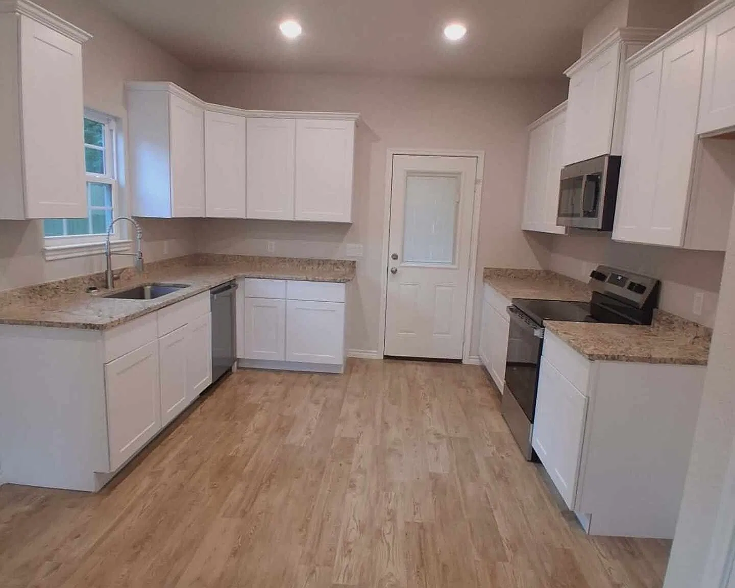 3 bed, 1209 sqft, $1,895 — Photo 4