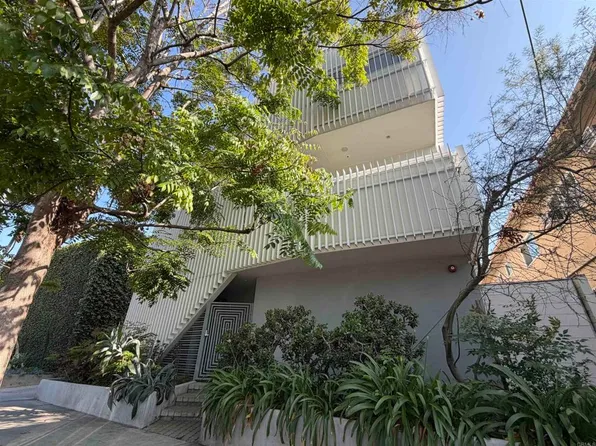 2851 N Buzz Ct, Los Angeles, CA 90039