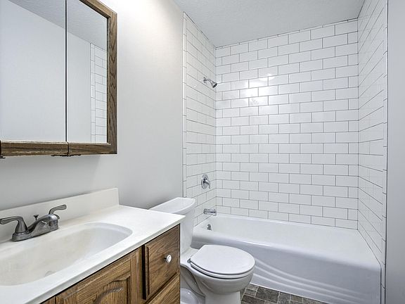 5th image of 14508 Borman St