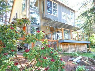 394 Lochwood Dr, Camano Island, WA 98282