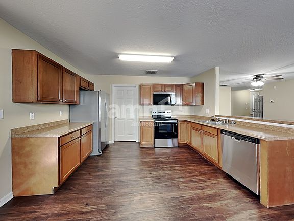 3rd image of 2340 Norwood Pl