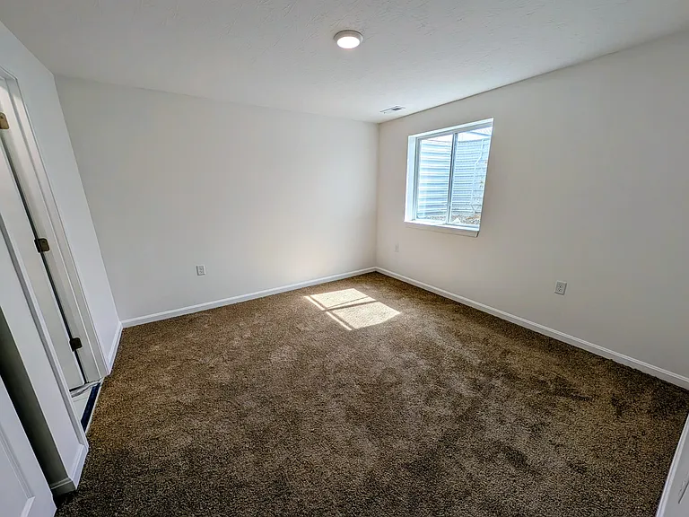 128 Kelly Dr — Photo 17