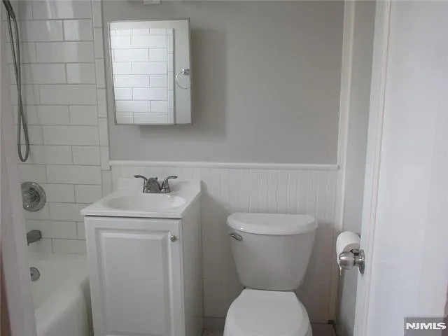 126 Hastings Ave #A — Photo 10