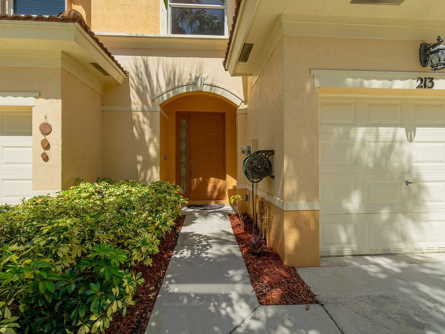 3 bed, 2.5 bath, 1579 sqft, $2,800 — Photo 2