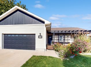 503 W Pleasantview Dr, Prairie City, IA 50228