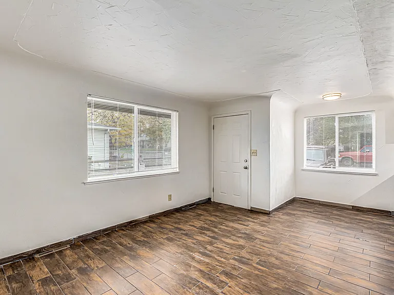 582 S Patton Ct — Photo 5