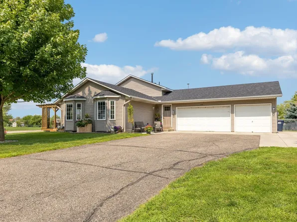 1000 Lacy Ln, Belle Plaine, MN 56011