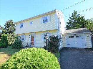 2 Griffin Rd, Middletown, RI 02842