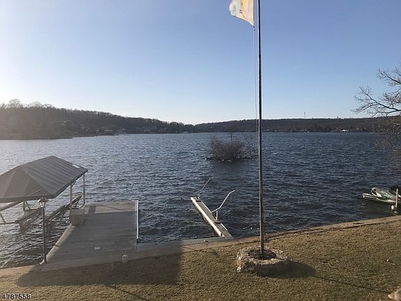3rd image of 15 Bonaparte Point Dr