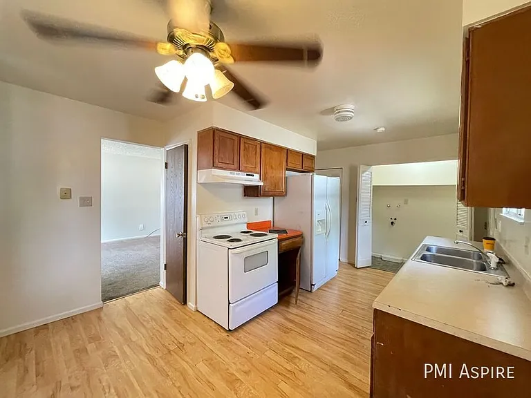 19 Reed Pl — Photo 5