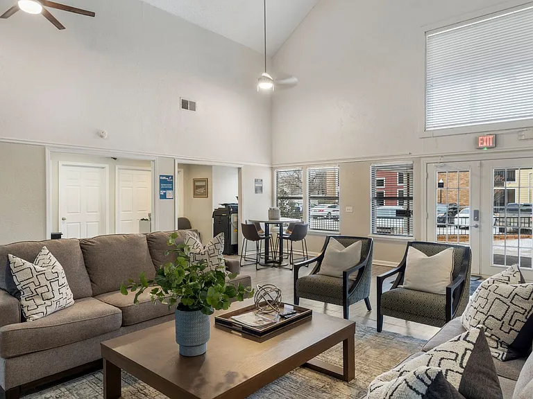 Post Oak Apartments — Photo 43