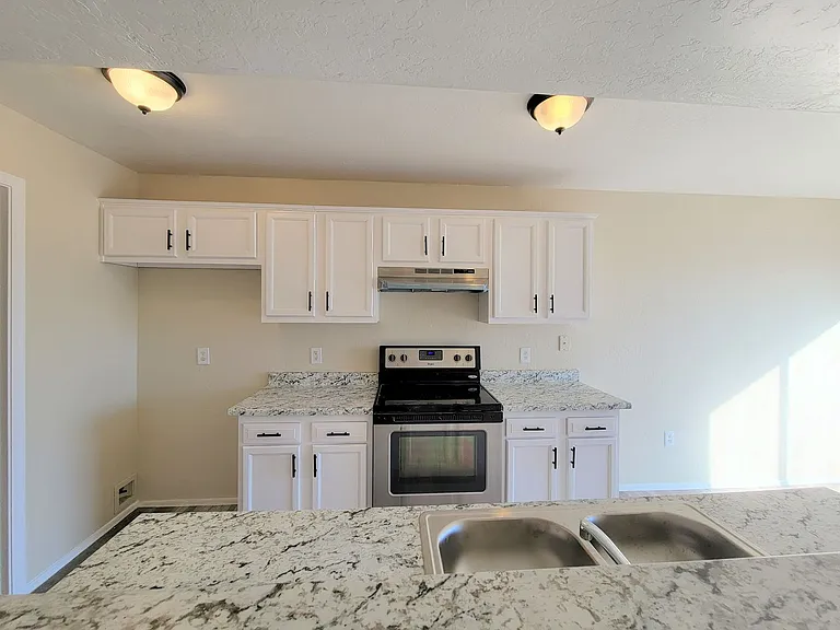 15147 S Yava Rd #C — Photo 3