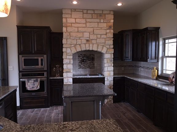 3rd image of 1044 NE Rock Ridge Rd