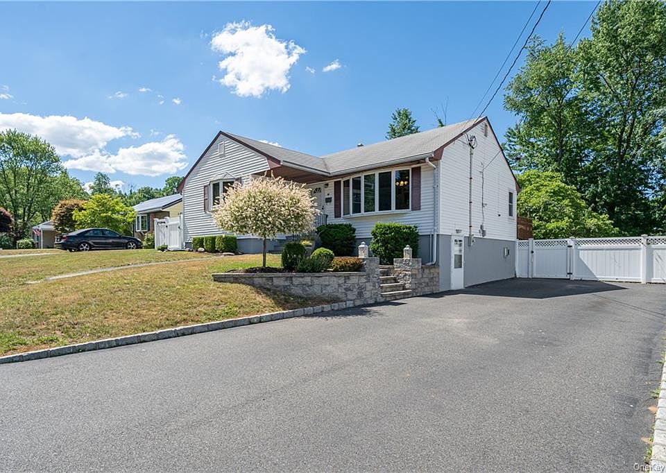 1st image of 32 Barnes Dr