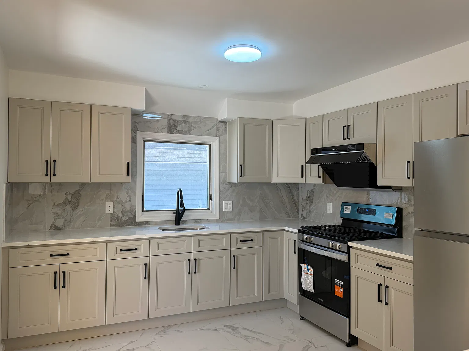 4 bed, 1200 sqft, $3,000 — Photo 2