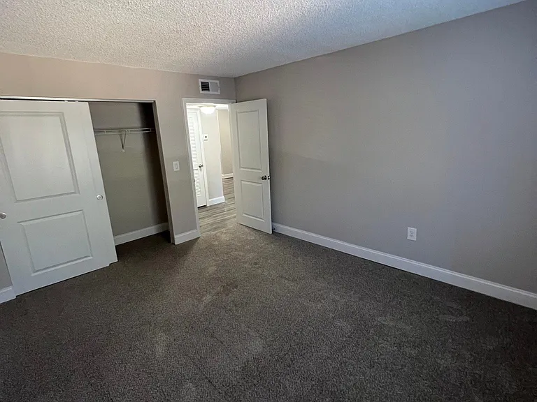 Oakbrook Village Apartments — Photo 61