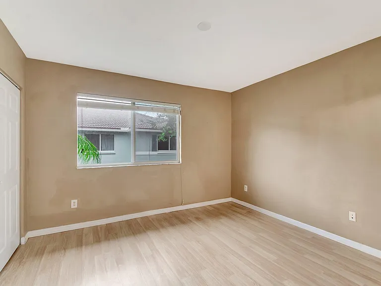 1912 Hibiscus Ln — Photo 23