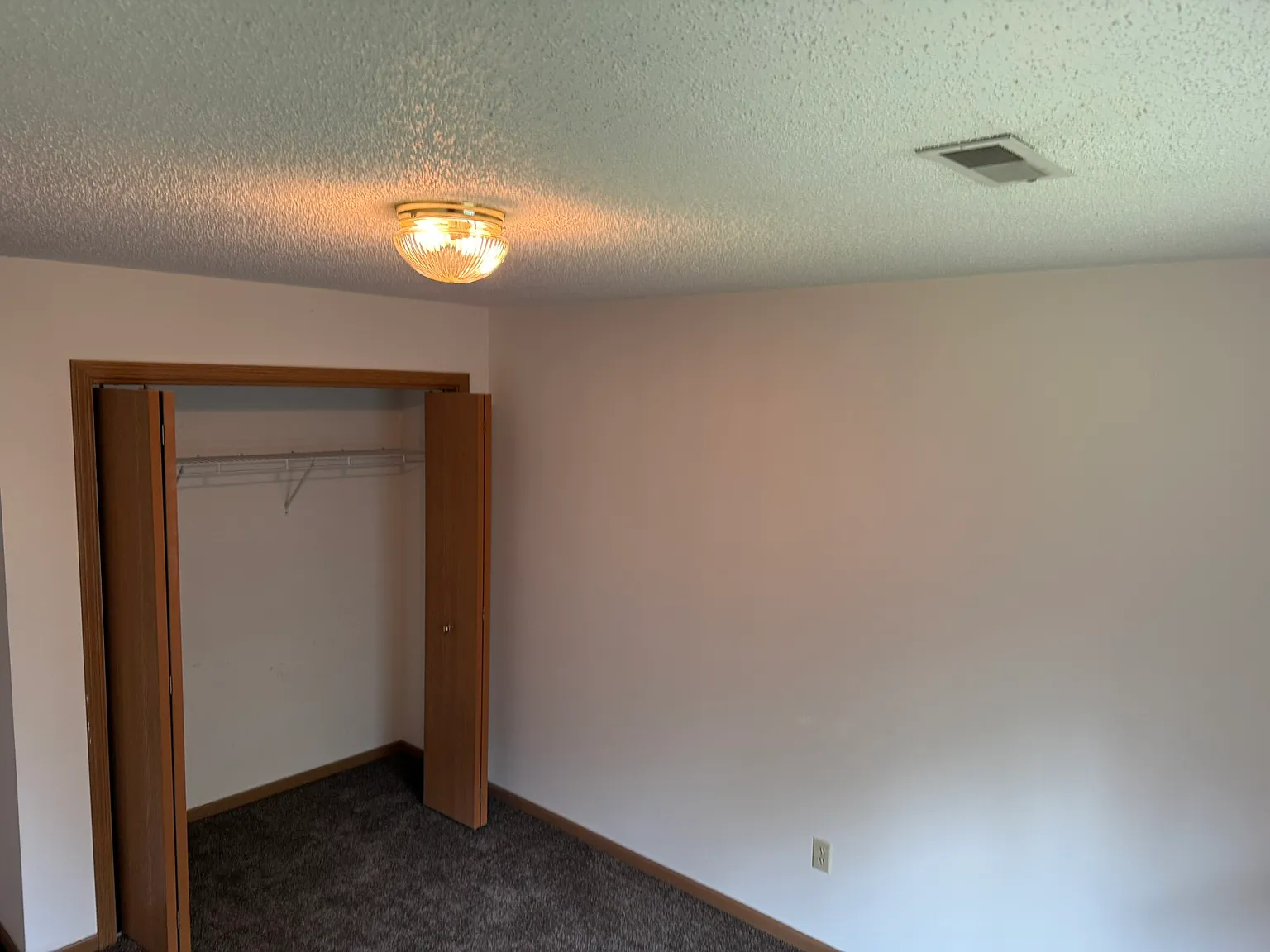 2 bed, 871 sqft, $1,400 — Photo 2
