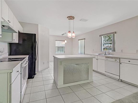 3rd image of 120 SW 30th Ter
