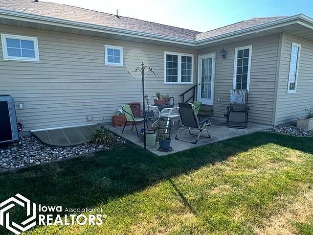 2nd image of 1529 Mason Ln