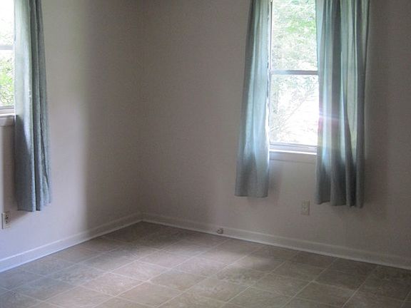 3rd image of 207 Marquette St