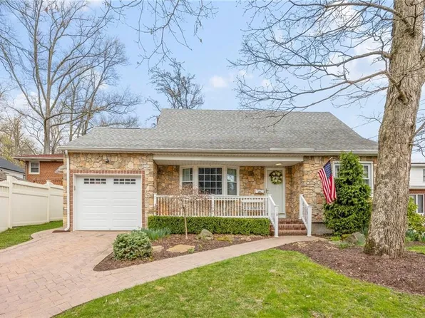 110 Forest Rd, Staten Island, NY 10304