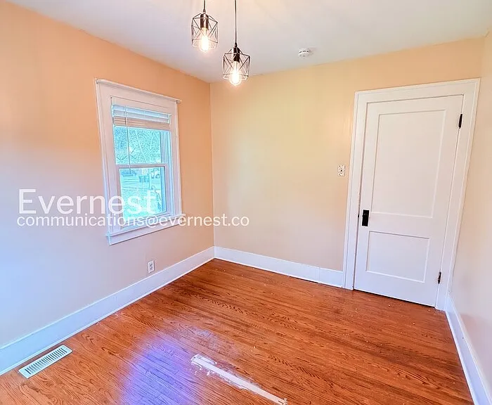 1803 Talbot St — Photo 11