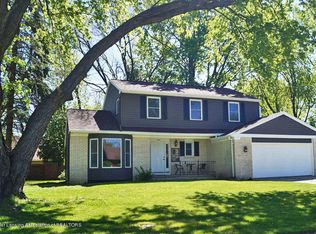 1840 Foxcroft Rd, East Lansing, MI 48823