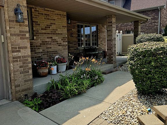 2nd image of 6117 Newbury Ln