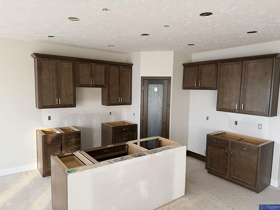 2nd image of 20925 Pinehurst Ave