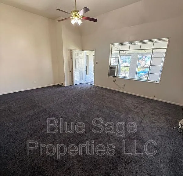 1427 Simpson St — Photo 4