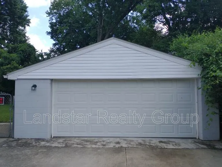 9403 Burgoo King Rd — Photo 3