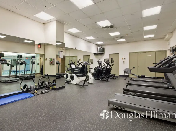 250 East 40th Street image 8 of 12