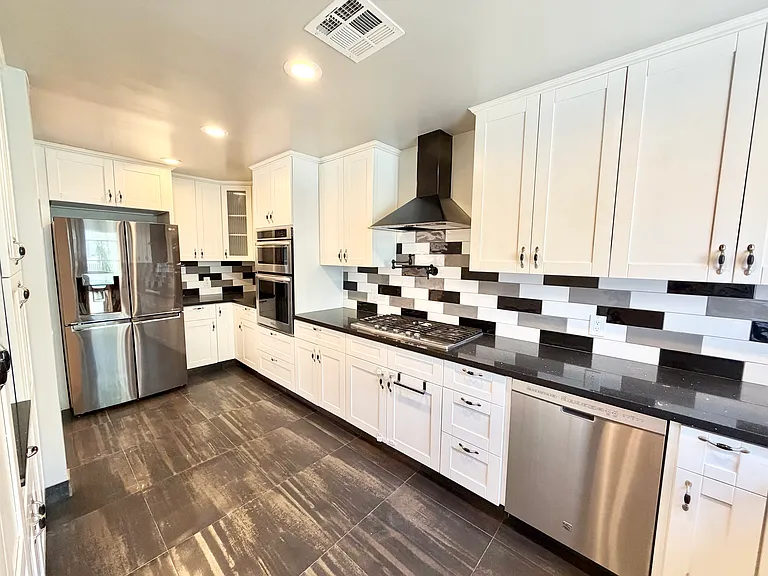 3774 La Crescenta Ave — Photo 13